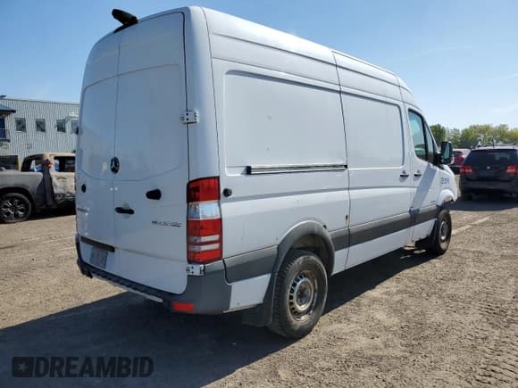 ✅ 2016 Mercedes-Benz Sprinter • VIN: WD3BE7CD1GP195734 • Lot: 80072845. Listed on Copart with 155,002 mi. Free auction sales archive from the USA and detailed vehicle history report at DreamBid. Image 3.