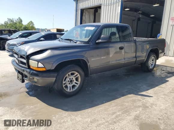 2002 Dodge Dakota Sport z VIN 1B7GL32XX2S588725, wystawiony jako Copart lot #65541345 z przebiegiem 205 568 mil mil oraz Szkoda całkowita • Salvage title. Historia ofert i sprzedaży dostępna na DreamBid. Obrazek 1.