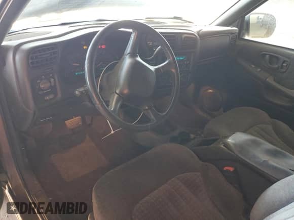 2002 Chevrolet S-10 LS z VIN 1GCDT19W128235954, wystawiony jako Copart lot #91596765 z przebiegiem 277 489 mil mil oraz Szkoda całkowita • Salvage title. Historia ofert i sprzedaży dostępna na DreamBid. Obrazek 8.