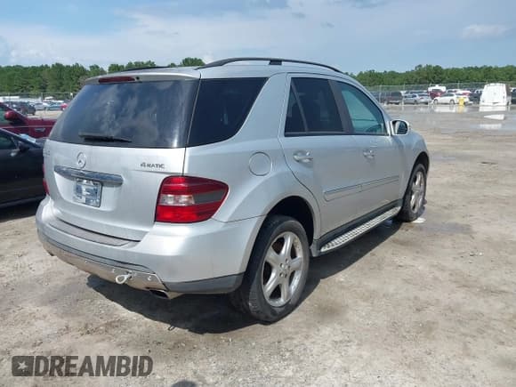 ✅ 2007 Mercedes-Benz M 350 • VIN: 4JGBB86E67A296050 • Лот: 42510089. Опубликован ранее на IAAI с пробегом 207 568 миль. Бесплатный доступ к архиву аукционных продаж из США и подробный отчёт об истории автомобиля на DreamBid. Изображение 4.