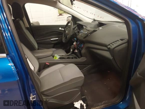 ✅ 2017 Ford Escape SE • VIN: 1FMCU9GD7HUC66808 • Lot: 41707595. Wystawiony na IAAI z przebiegiem 34 893 mil. Bezpłatny archiwum sprzedaży aukcyjnych z USA i szczegółowy raport historii pojazdu na DreamBid. Zdjęcie 5.