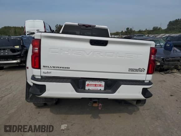 2021 Chevrolet Silverado 3500HD High Country z VIN 1GC4YVEY0MF246295, wystawiony jako Copart lot #70669874 z przebiegiem 134 097 mil mil oraz Szkoda całkowita • Salvage title. Historia ofert i sprzedaży dostępna na DreamBid. Obrazek 6.