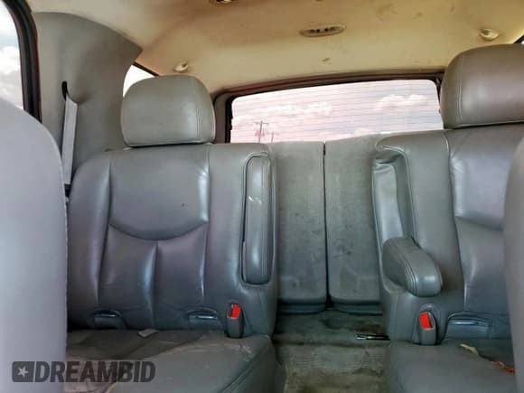 ✅ 2004 Chevrolet Tahoe LT • VIN: 1GNEC13Z44R308049 • Lot: 85307235. Listed on Copart with 215,108 mi. Free auction sales archive from the USA and detailed vehicle history report at DreamBid. Image 10.