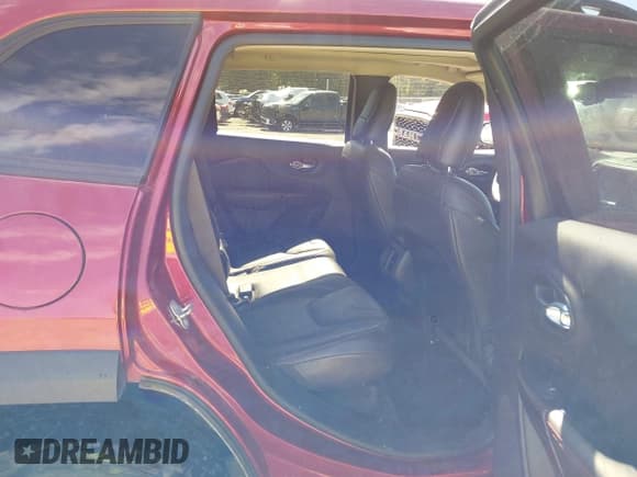 ✅ 2014 Jeep Cherokee Trailhawk • VIN: 1C4PJMBS5EW201768 • Lot: 43351924. Wystawiony na IAAI z przebiegiem 74 986 mil. Bezpłatny archiwum sprzedaży aukcyjnych z USA i szczegółowy raport historii pojazdu na DreamBid. Zdjęcie 8.