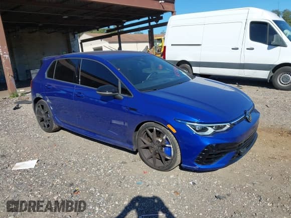 ✅ 2023 Volkswagen Golf R 20th Anniversary Edition • VIN: WVWAB7CD5PW183053 • Лот: 43359198. Опубликован ранее на IAAI с пробегом 10 941 миль. Бесплатный доступ к архиву аукционных продаж из США и подробный отчёт об истории автомобиля на DreamBid. Изображение 1.