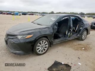 ✅ 2019 Toyota Camry LE • VIN: 4T1B11HK9KU245596 • Лот: 93570495. Опубликован ранее на Copart с пробегом 112 410 миль. Бесплатный доступ к архиву аукционных продаж из США и подробный отчёт об истории автомобиля на DreamBid. Изображение 1.