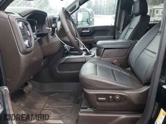 ✅ 2020 GMC Sierra 3500HD Denali • VIN: 1GT49WEY9LF107431 • Lot: 91925285. Wystawiony na Copart z przebiegiem 14 701 mil. Bezpłatny archiwum sprzedaży aukcyjnych z USA i szczegółowy raport historii pojazdu na DreamBid. Zdjęcie 7.