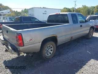 2006 Chevrolet Silverado 1500 Work Truck z VIN 1GCEK19T46E110208, wystawiony jako IAAI lot #43324395 z przebiegiem 344 114 mil mil oraz . Historia ofert i sprzedaży dostępna na DreamBid. Obrazek 4.