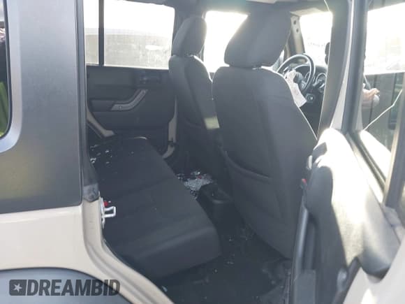 ✅ 2017 Jeep Wrangler Unlimited Sport • VIN: 1C4BJWDGXHL745803 • Лот: 43536924. Опубликован ранее на IAAI с пробегом 326 833 миль. Бесплатный доступ к архиву аукционных продаж из США и подробный отчёт об истории автомобиля на DreamBid. Изображение 8.