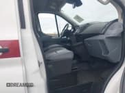 ✅ 2019 Ford Transit Cargo • VIN: 1FTYE2YM7KKB75117 • Lot: 43631171. Wystawiony na IAAI z przebiegiem 35 158 mil. Bezpłatny archiwum sprzedaży aukcyjnych z USA i szczegółowy raport historii pojazdu na DreamBid. Zdjęcie 5.