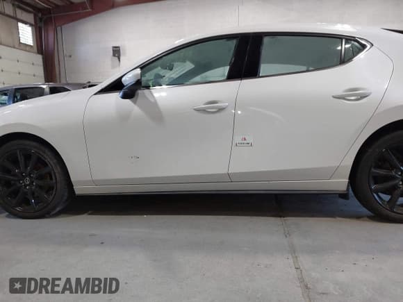 ✅ 2021 Mazda 3 Premium • VIN: JM1BPBML6M1348258 • Лот: 42752477. Опубликован ранее на IAAI с пробегом 35 285 миль. Бесплатный доступ к архиву аукционных продаж из США и подробный отчёт об истории автомобиля на DreamBid. Изображение 6.