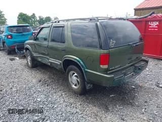 ✅ 2001 Chevrolet Blazer LT • VIN: 1GNDT13W912164701 • Lot: 42423040. Wystawiony na IAAI z przebiegiem 224 749 mil. Bezpłatny archiwum sprzedaży aukcyjnych z USA i szczegółowy raport historii pojazdu na DreamBid. Zdjęcie 3.