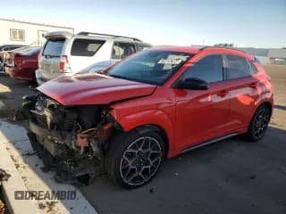 ✅ 2022 Hyundai Kona • VIN: KM8KH3AC7NU005767 • Лот: 75926704. Опубликован ранее на Copart с пробегом 46 773 миль. Бесплатный доступ к архиву аукционных продаж из США и подробный отчёт об истории автомобиля на DreamBid. Изображение 1.