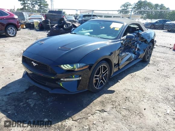 ✅ 2018 Ford Mustang EcoBoost Premium • VIN: 1FATP8UH6J5111444 • Lot: 42321788. Wystawiony na IAAI z przebiegiem 35 261 mil. Bezpłatny archiwum sprzedaży aukcyjnych z USA i szczegółowy raport historii pojazdu na DreamBid. Zdjęcie 2.