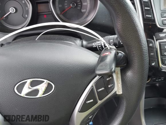 ✅ 2014 Hyundai Elantra • VIN: KMHD35LH2EU165700 • Lot: 43291293. Listed on IAAI with 152,941 mi. Free auction sales archive from the USA and detailed vehicle history report at DreamBid. Image 11.