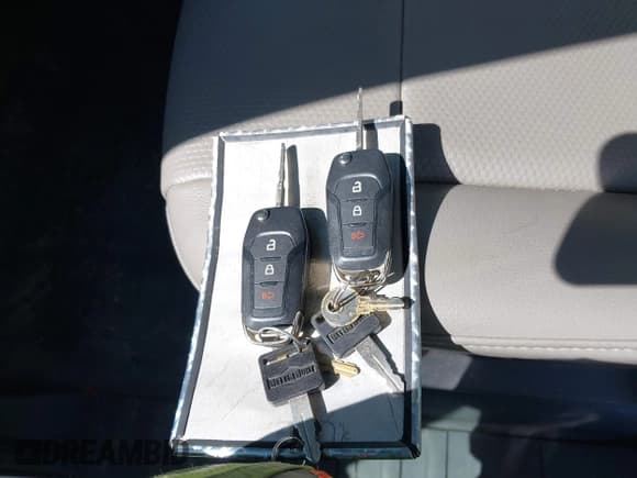 ✅ 2018 Ford F-150 XL • VIN: 1FTMF1CB1JKC01852 • Lot: 42449112. Wystawiony na IAAI z przebiegiem 99 105 mil. Bezpłatny archiwum sprzedaży aukcyjnych z USA i szczegółowy raport historii pojazdu na DreamBid. Zdjęcie 11.