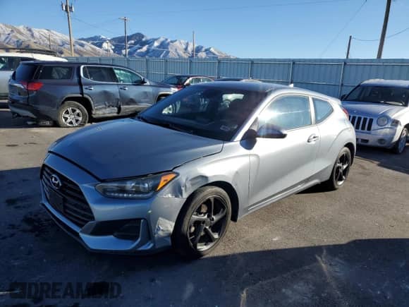 ✅ 2019 Hyundai Veloster 2.0 • VIN: KMHTG6AF6KU019853 • Lot: 46937605. Wystawiony na Copart z przebiegiem 84 405 mil mil. Skorzystaj z bezpłatnego archiwum sprzedaży aukcyjnych z USA i zobacz szczegółowy raport historii pojazdu na DreamBid. Zdjęcie 1.