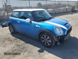 2010 MINI Hardtop S with VIN WMWMF7C58ATX42725, listed as a Copart auction lot 59818915 with 86,452 mi miles and Salvage title. Bid and sale history available at DreamBid. Image 4.