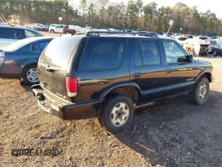 2002 Chevrolet Blazer LS with VIN 1GNDT13W92K208195, listed as a IAAI auction lot 41252604 with 141,235 mi miles and . Bid and sale history available at DreamBid. Image 4.