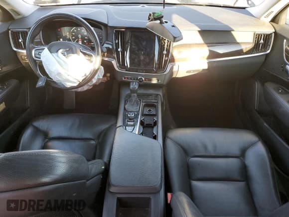 ✅ 2018 Volvo S90 Momentum • VIN: LVY982MKXJP029420 • Лот: 37016113. Опубликован ранее на Copart с пробегом 41 478 миль. Бесплатный доступ к архиву аукционных продаж из США и подробный отчёт об истории автомобиля на DreamBid. Изображение 8.