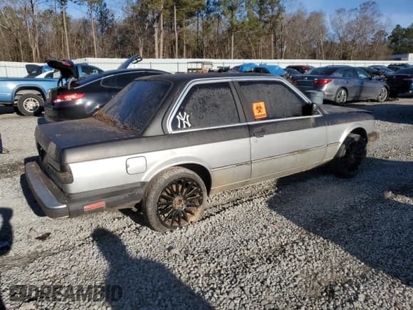 ✅ 1986 BMW 3 Series 325e • VIN: WBAAB5408G9685390 • Lot: 88921395. Wystawiony na Copart z przebiegiem 193 547 mil. Bezpłatny archiwum sprzedaży aukcyjnych z USA i szczegółowy raport historii pojazdu na DreamBid. Zdjęcie 3.