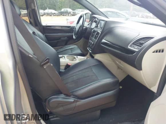 ✅ 2019 Dodge Grand Caravan SXT • VIN: 2C4RDGCG6KR776932 • Лот: 43374660. Опубликован ранее на IAAI с пробегом 164 314 миль. Бесплатный доступ к архиву аукционных продаж из США и подробный отчёт об истории автомобиля на DreamBid. Изображение 5.