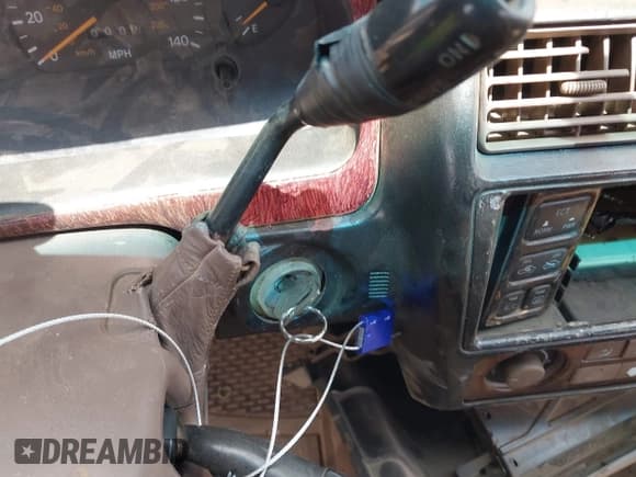 ✅ 1996 Toyota Avalon XL • VIN: 4T1BF12B4TU096607 • Lot: 42235109. Listed on IAAI with 269,661 mi. Free auction sales archive from the USA and detailed vehicle history report at DreamBid. Image 11.