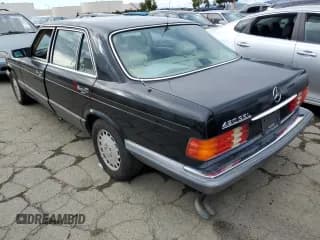 ✅ 1990 Mercedes-Benz 420 SEL • VIN: WDBCA35E8LA539818 • Lot: 45764444. Wystawiony na Copart z przebiegiem 219 036 mil. Bezpłatny archiwum sprzedaży aukcyjnych z USA i szczegółowy raport historii pojazdu na DreamBid. Zdjęcie 2.