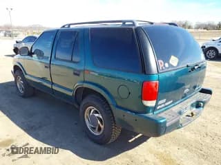 ✅ 1998 Chevrolet Blazer LT • VIN: 1GNDT13WXW2234455 • Lot: 41672409. Wystawiony na IAAI z przebiegiem 258 433 mil. Bezpłatny archiwum sprzedaży aukcyjnych z USA i szczegółowy raport historii pojazdu na DreamBid. Zdjęcie 3.