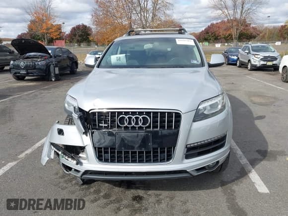 ✅ 2015 Audi Q7 Premium Plus • VIN: WA1LGAFE8FD014449 • Lot: 43543361. Wystawiony na IAAI z przebiegiem 154 078 mil. Bezpłatny archiwum sprzedaży aukcyjnych z USA i szczegółowy raport historii pojazdu na DreamBid. Zdjęcie 12.