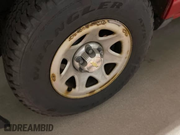 ✅ 2014 Chevrolet Silverado 1500 Work Truck • VIN: 1GCNCPEH9EZ158859 • Lot: 43705327. Listed on IAAI with 156,201 mi. Free auction sales archive from the USA and detailed vehicle history report at DreamBid. Image 34.