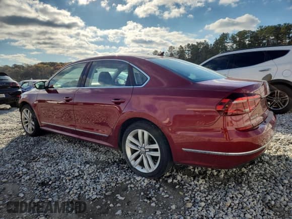 ✅ 2017 Volkswagen Passat SEL Premium • VIN: 1VWCT7A33HC085509 • Lot: 90846355. Wystawiony na Copart z przebiegiem 151 744 mil. Bezpłatny archiwum sprzedaży aukcyjnych z USA i szczegółowy raport historii pojazdu na DreamBid. Zdjęcie 2.