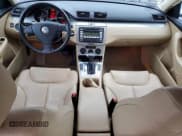 ✅ 2009 Volkswagen Passat Komfort • VIN: WVWXK73C09E049688 • Лот: 83667744. Опубликован ранее на Copart с пробегом 206 382 миль. Бесплатный доступ к архиву аукционных продаж из США и подробный отчёт об истории автомобиля на DreamBid. Изображение 8.