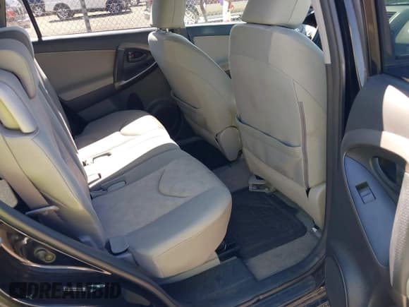 ✅ 2011 Toyota RAV4 • VIN: JTMZF4DV8BD030653 • Lot: 43210120. Listed on IAAI with 173,373 mi. Free auction sales archive from the USA and detailed vehicle history report at DreamBid. Image 8.