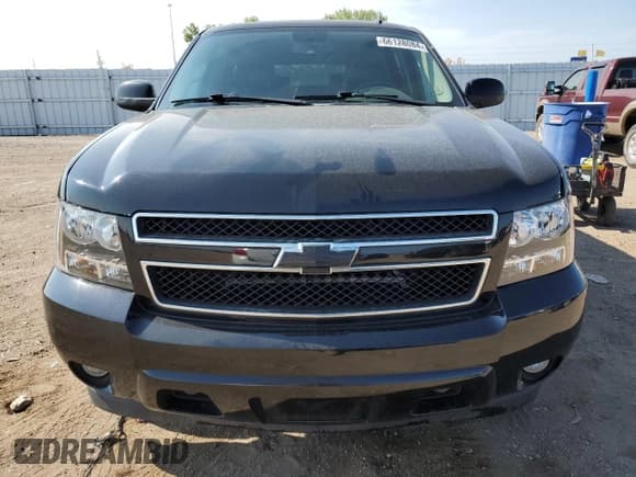 ✅ 2013 Chevrolet Suburban LT • VIN: 1GNSKJE73DR317536 • Lot: 66128084. Wystawiony na Copart z przebiegiem 230 539 mil. Bezpłatny archiwum sprzedaży aukcyjnych z USA i szczegółowy raport historii pojazdu na DreamBid. Zdjęcie 5.