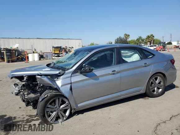 ✅ 2024 Volkswagen Jetta SE • VIN: 3VW7M7BU0RM083870 • Lot: 85554305. Wystawiony na Copart z przebiegiem Nie podano. Bezpłatny archiwum sprzedaży aukcyjnych z USA i szczegółowy raport historii pojazdu na DreamBid. Zdjęcie 1.