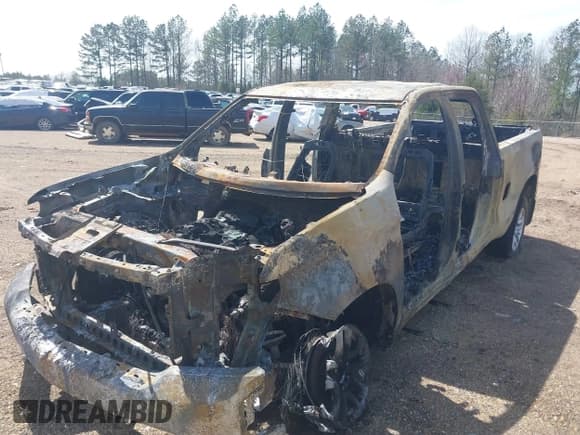 ✅ 2019 Chevrolet Silverado 1500 RST • VIN: 1GCRYEED3KZ212902 • Lot: 41858001. Wystawiony na IAAI z przebiegiem Nie podano. Bezpłatny archiwum sprzedaży aukcyjnych z USA i szczegółowy raport historii pojazdu na DreamBid. Zdjęcie 6.
