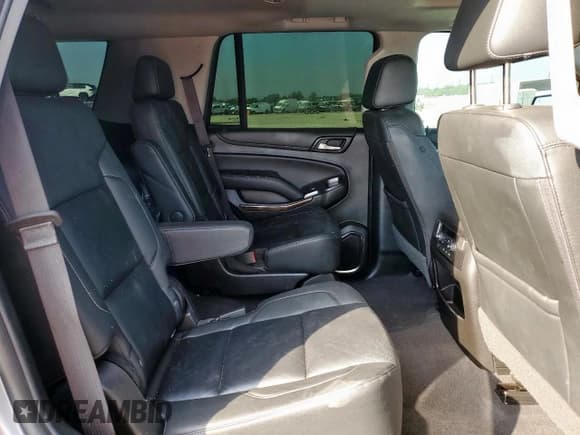 ✅ 2020 Chevrolet Tahoe LT • VIN: 1GNSCBKC5LR111024 • Lot: 84025885. Wystawiony na Copart z przebiegiem 68 696 mil. Bezpłatny archiwum sprzedaży aukcyjnych z USA i szczegółowy raport historii pojazdu na DreamBid. Zdjęcie 10.