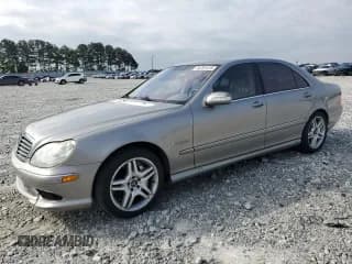 ✅ 2005 Mercedes-Benz S 55 AMG • VIN: WDBNG74J15A455422 • Лот: 54791415. Опубликован ранее на Copart с пробегом 144 796 миль. Бесплатный доступ к архиву аукционных продаж из США и подробный отчёт об истории автомобиля на DreamBid. Изображение 1.