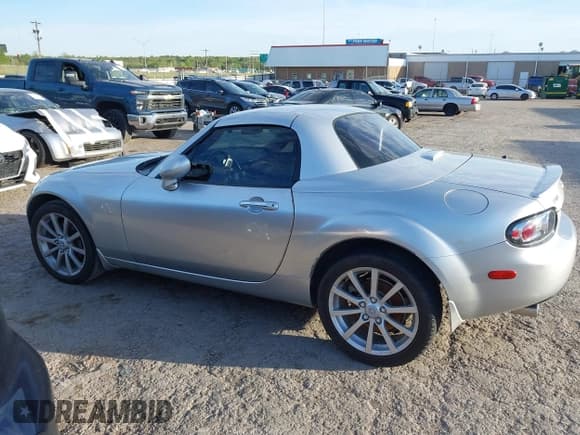 ✅ 2007 Mazda MX-5 Miata Grand Touring • VIN: JM1NC26F470123895 • Лот: 42101200. Опубликован ранее на IAAI с пробегом 125 764 миль. Бесплатный доступ к архиву аукционных продаж из США и подробный отчёт об истории автомобиля на DreamBid. Изображение 14.