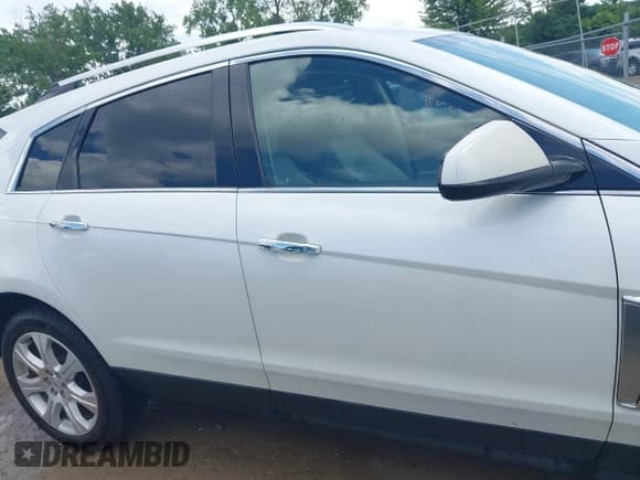 ✅ 2014 Cadillac SRX Performance Collection • VIN: 3GYFNCE35ES561742 • Lot: 42579887. Listed on IAAI with 95,009 mi. Free auction sales archive from the USA and detailed vehicle history report at DreamBid. Image 13.