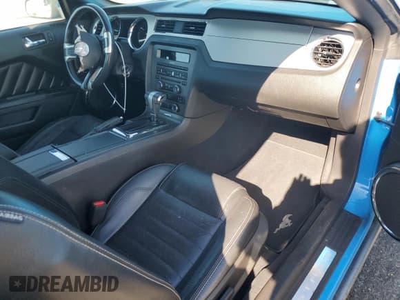 ✅ 2010 Ford Mustang V6 • VIN: 1ZVBP8AN9A5123746 • Lot: 82748525. Listed on Copart with 204,122 mi. Free auction sales archive from the USA and detailed vehicle history report at DreamBid. Image 8.