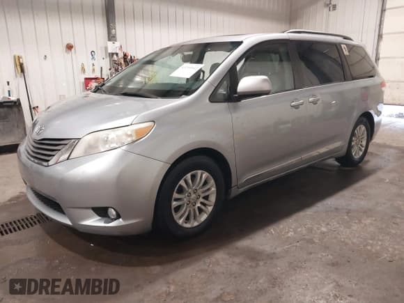 ✅ 2011 Toyota Sienna XLE • VIN: 5TDYK3DC4BS051424 • Lot: 43209542. Listed on IAAI with 188,831 mi. Free auction sales archive from the USA and detailed vehicle history report at DreamBid. Image 19.