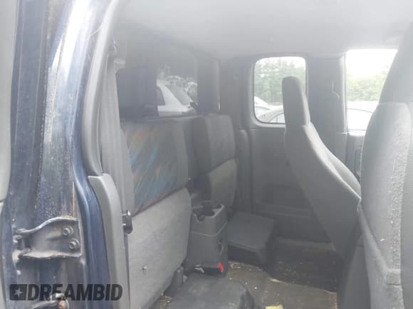 ✅ 2004 Chevrolet Colorado LS Z71 • VIN: 1GCDT196148107412 • Lot: 42521955. Wystawiony na IAAI z przebiegiem 280 000 mil. Bezpłatny archiwum sprzedaży aukcyjnych z USA i szczegółowy raport historii pojazdu na DreamBid. Zdjęcie 8.