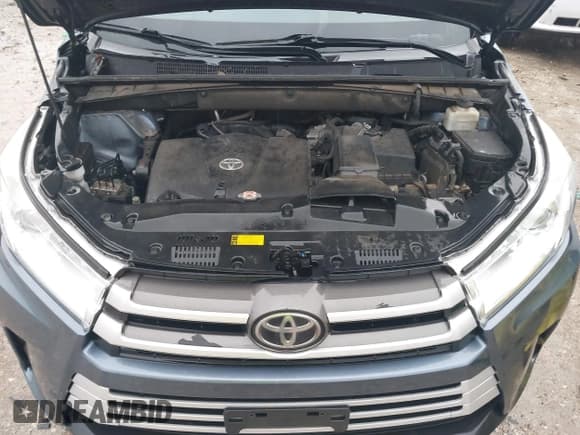 ✅ 2018 Toyota Highlander LE • VIN: 5TDBZRFH0JS840018 • Lot: 41621355. Wystawiony na IAAI z przebiegiem 128 495 mil. Bezpłatny archiwum sprzedaży aukcyjnych z USA i szczegółowy raport historii pojazdu na DreamBid. Zdjęcie 10.