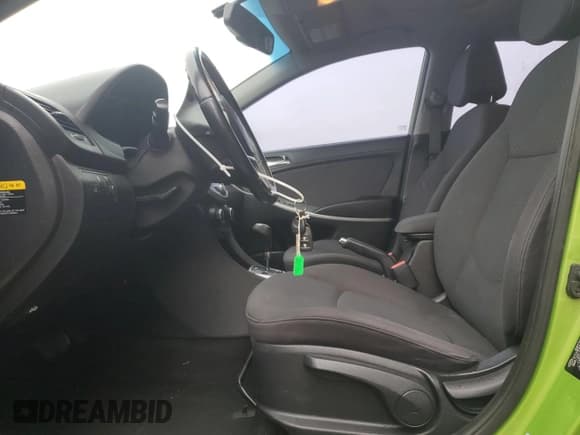 ✅ 2014 Hyundai Accent SE • VIN: KMHCU5AE3EU170051 • Лот: 71947814. Опубликован ранее на Copart с пробегом 181 700 миль. Бесплатный доступ к архиву аукционных продаж из США и подробный отчёт об истории автомобиля на DreamBid. Изображение 7.