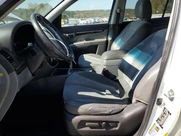 ✅ 2012 Hyundai Santa Fe SE • VIN: 5XYZH4AG4CG110518 • Lot: 77423244. Listed on Copart with 170,903 mi. Free auction sales archive from the USA and detailed vehicle history report at DreamBid. Image 7.