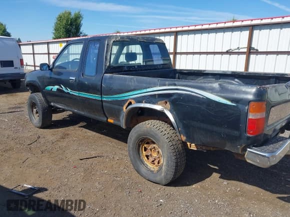 ✅ 1989 Toyota Pickup DLX • VIN: JT4VN13D2K0009698 • Lot: 42643012. Wystawiony na IAAI z przebiegiem 293 029 mil. Bezpłatny archiwum sprzedaży aukcyjnych z USA i szczegółowy raport historii pojazdu na DreamBid. Zdjęcie 3.