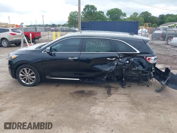 ✅ 2017 Kia Sorento SX • VIN: 5XYPKDA5XHG205034 • Lot: 42759186. Listed on IAAI with 134,732 mi. Free auction sales archive from the USA and detailed vehicle history report at DreamBid. Image 15.