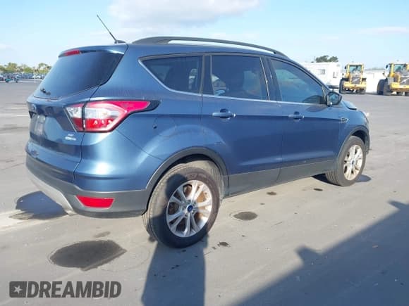 ✅ 2018 Ford Escape SE • VIN: 1FMCU9GDXJUC58577 • Lot: 43692914. Wystawiony na IAAI z przebiegiem 125 851 mil. Bezpłatny archiwum sprzedaży aukcyjnych z USA i szczegółowy raport historii pojazdu na DreamBid. Zdjęcie 4.